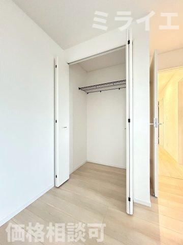 【新築戸建】札幌市北区新琴似7条15丁目2棟の収納|標準奥行90㎝で収納力のあるクローゼットを配置しています。