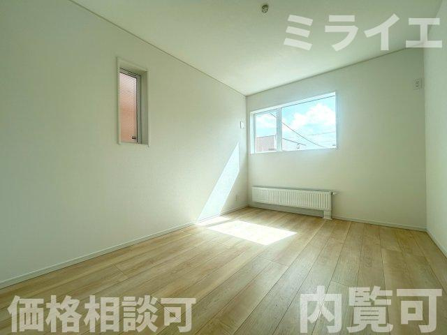 【新築戸建】札幌市北区新琴似7条15丁目2棟の収納|標準奥行90㎝で収納力のあるクローゼットを配置しています。
同仕様物件(同間取り)