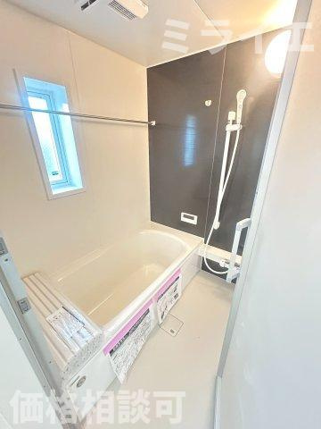 【新築戸建】札幌市北区新琴似7条15丁目2棟のトイレ|1階・2階に温水洗浄便座を設置。センサーによる便ふたオート開閉機能により、手を触れることがなく快適で衛生面にも配慮されています。
同仕様物件(同間取り)