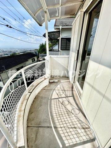 五条町一戸建のバルコニー|2面バルコニー