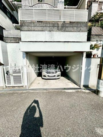 五条町一戸建の駐車場