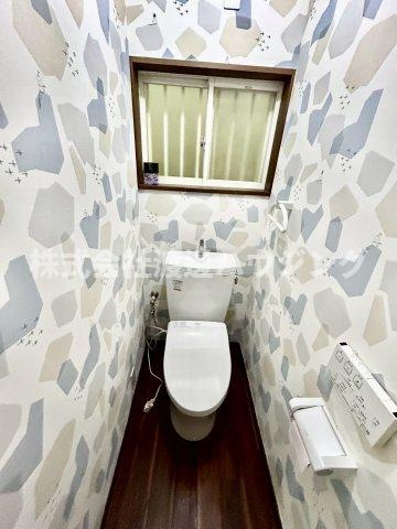 五条町一戸建のトイレ