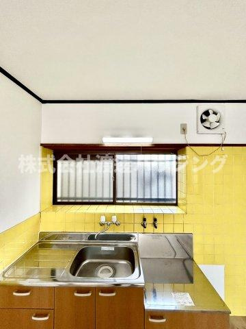 松山町1丁目貸家のその他|窓