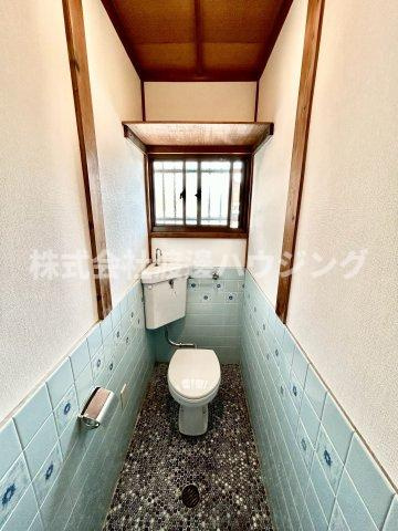 松山町1丁目貸家のトイレ