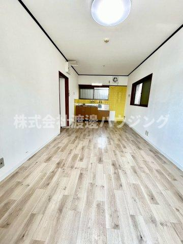 松山町1丁目貸家の居間・リビング