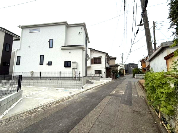 茅ヶ崎市松林２丁目新築戸建て　A号棟の前面道路含む現地写真|前面道路含む現地写真です