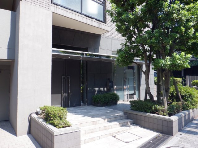 ヴィラフォンターナ千代田富士見のエントランス