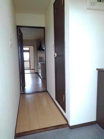 エヴァー・フォーレの玄関|収納もある玄関です