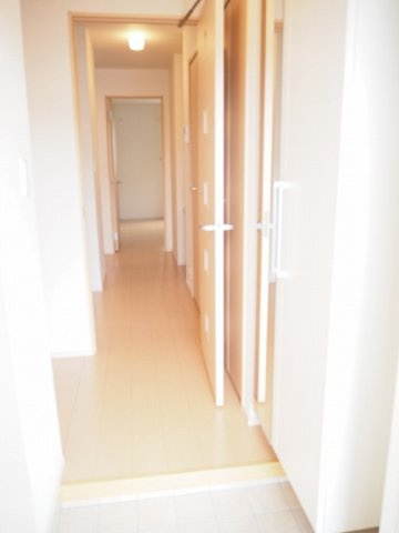 ミストの玄関|収納もある玄関です