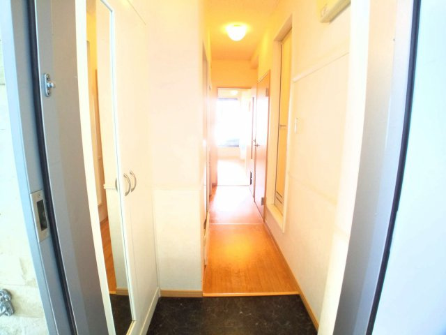 レオパレスエイトの玄関|玄関ドアは防犯サムターン設置