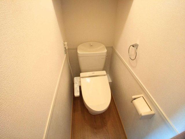 レオパレスエイトのその他|明るく清潔感のあるトイレ