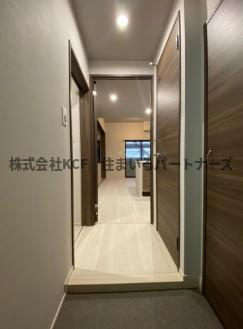 RESIDENCE花畑の玄関|便利な収納スペースです