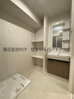 RESIDENCE花畑の洗面所|便利な収納スペースです