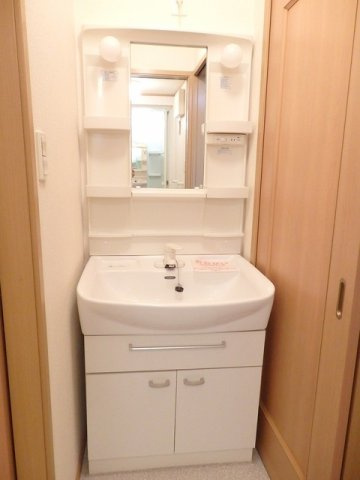 パラッツォリーノ　ヴィオラＢの洗面所|コンパクトで使いやすい洗面所