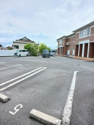 セリ－ノ・カ－サ　Ｂの駐車場|カースペースがあります