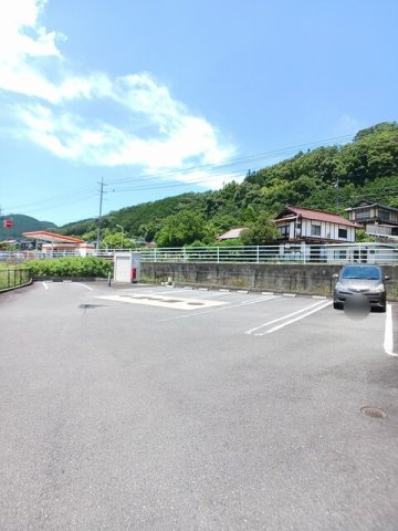 セントラル・マージュの駐車場|駐車場に車を止められます