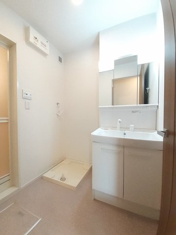 クローバーティアラ　Ａの洗面所|忙しい朝には欠かせない洗面所です