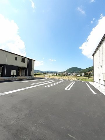 クローバーティアラ　Ａの駐車場|駐車場に車を止められます