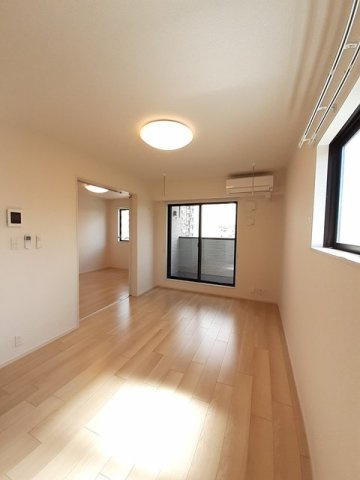 クローバーティアラ　Ａの居間・リビング|ゆったりとした居間です