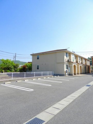 フレイム　雪の駐車場|駐車スペースもあります