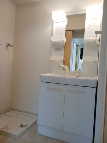 ハピネス　沼田の洗面所|広い洗面スペース