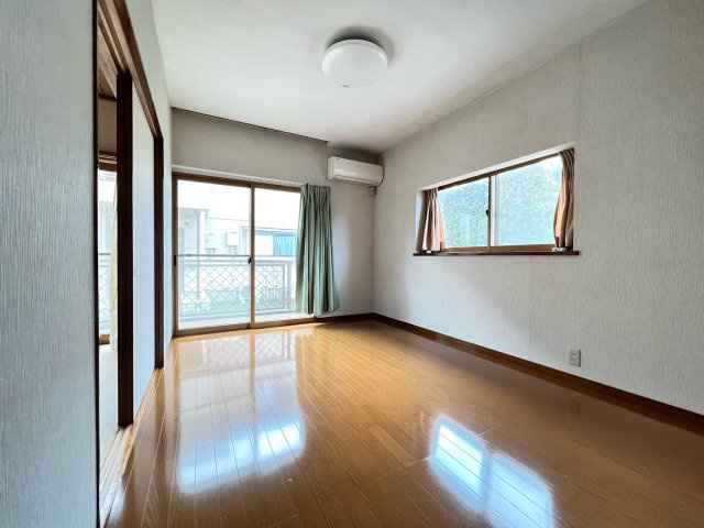 それいゆ一ツ橋弐番館の居間・リビング