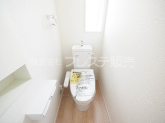 【トイレ】 | 現地写真（２階トイレ）温水洗浄便座を標準装備！