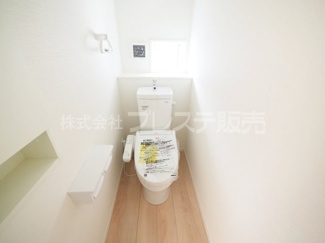 【トイレ】 | 現地写真（１階トイレ）温水洗浄便座を標準装備！