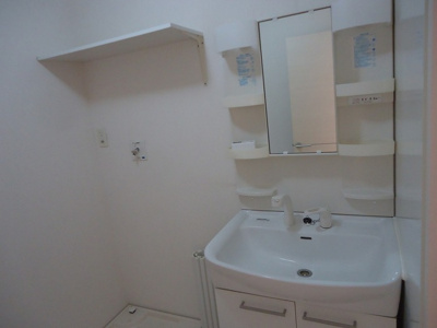 【洗面所】 | ラ・クレール 1LDK | 使いやすい洗面所です