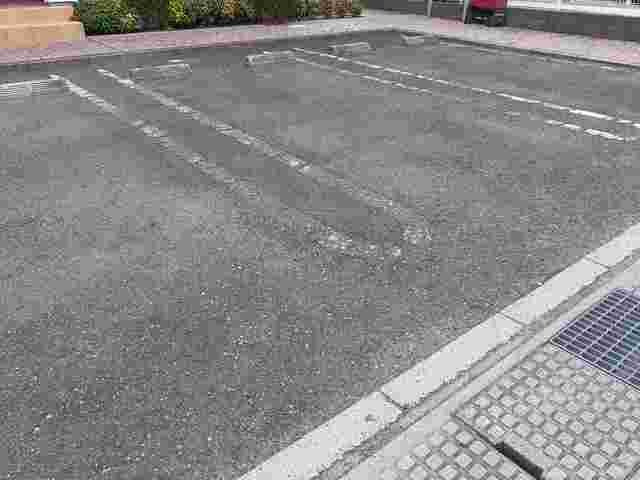 ジェルメ・ミニョンの駐車場