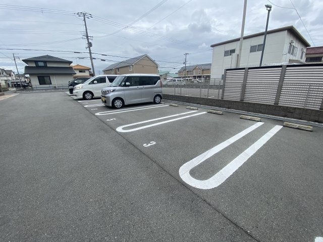 コントレイルの駐車場