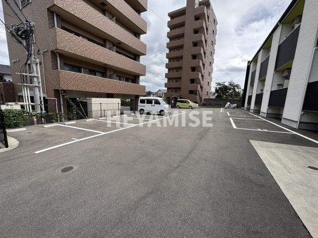 modern palazzo諫早グランMの駐車場