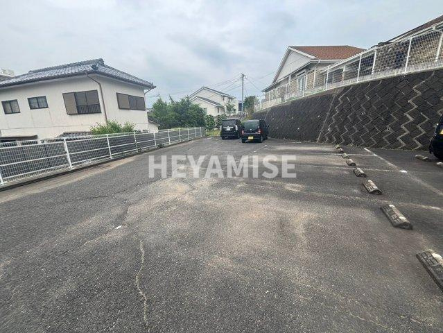 ルネス・ディアコートの駐車場