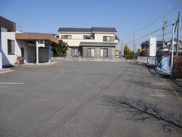 三河安城町貸事務所・倉庫の駐車場