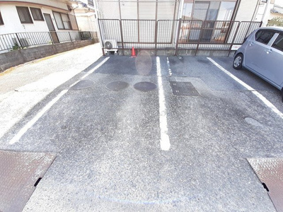 【駐車場】 | ルンビニーＤ