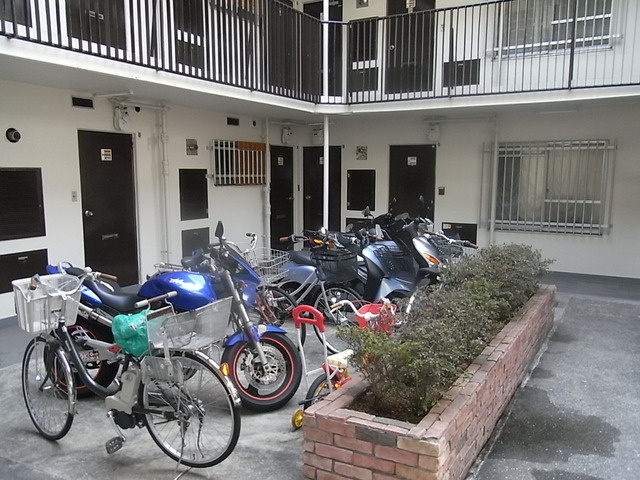 甲南灘コーポラスの駐車場