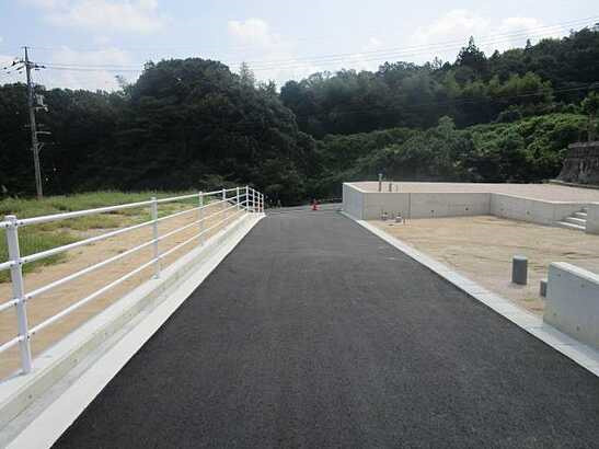 【前面道路含む現地写真】