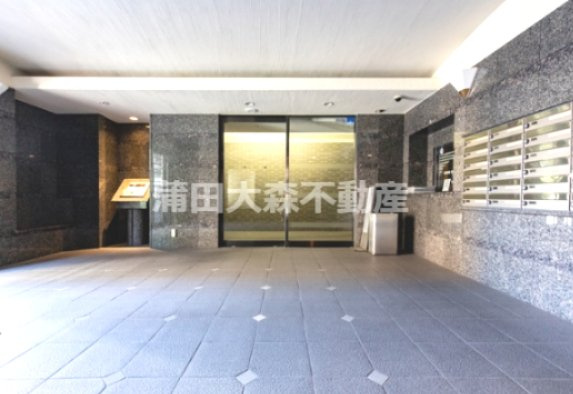 ルーブル蒲田伍番館のエントランス