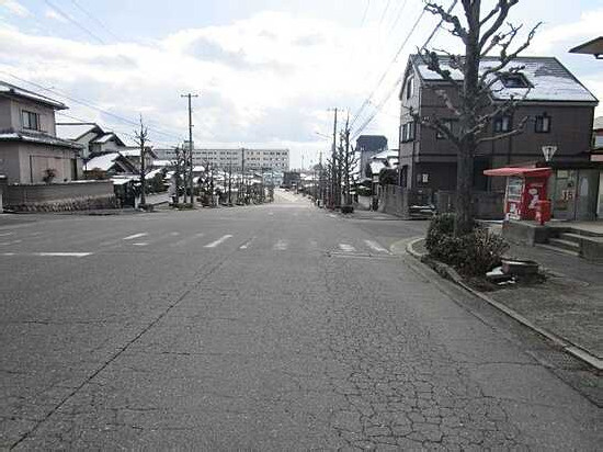 【前面道路含む現地写真】