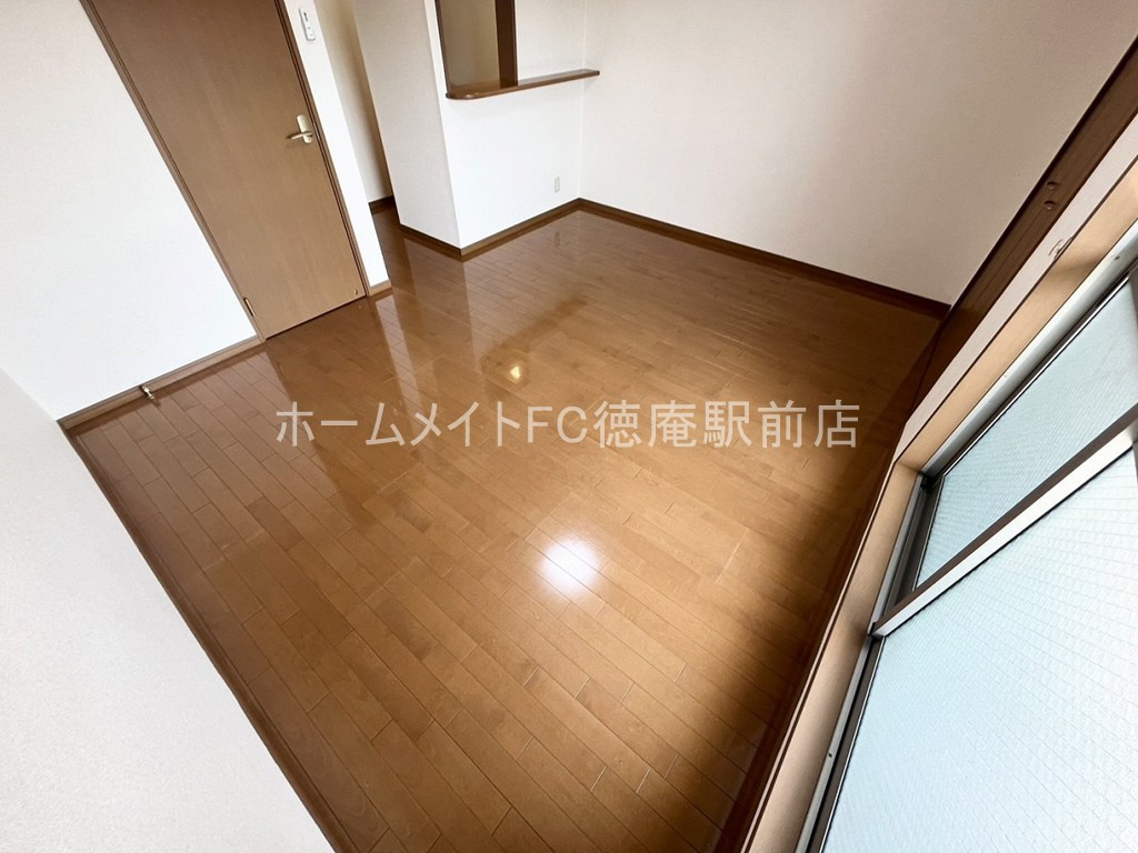 東大阪市中鴻池町３丁目のアパートの洋室