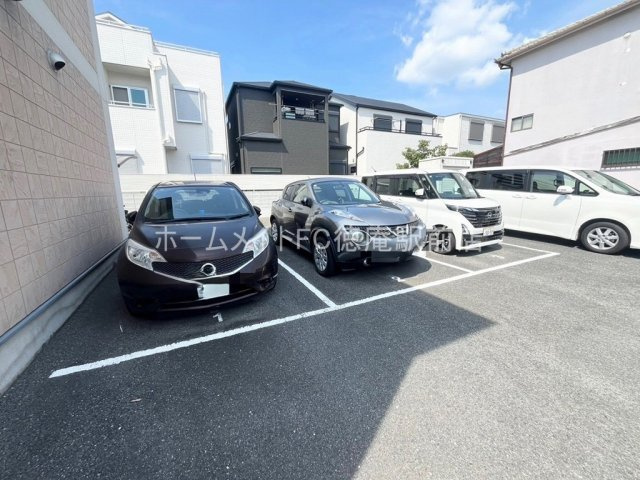東大阪市中鴻池町３丁目のアパートの駐車場