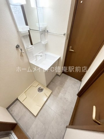 東大阪市中鴻池町３丁目のアパートの洗面所