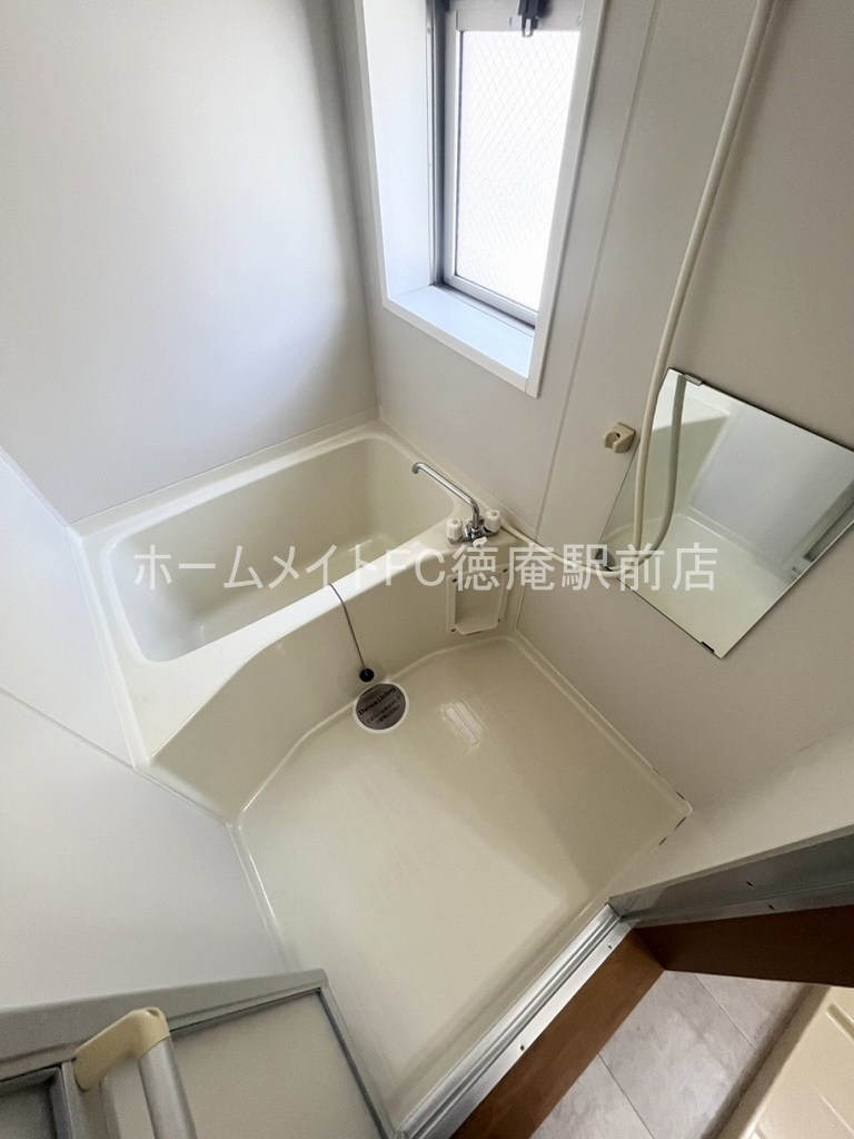 東大阪市中鴻池町３丁目のアパートの浴室