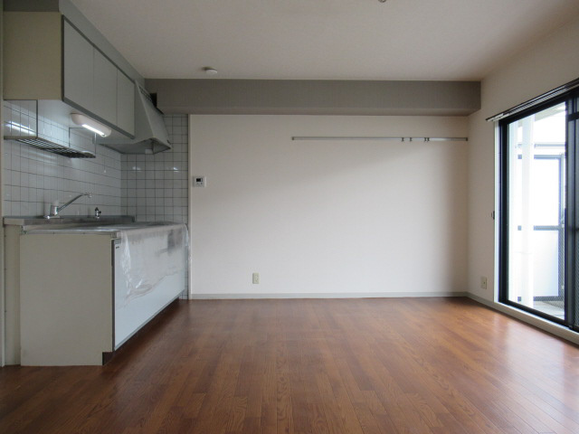 ガーデンハイツ桃山台弐番館の居間・リビング