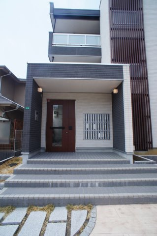 川口市芝富士２丁目の賃貸マンションのエントランス