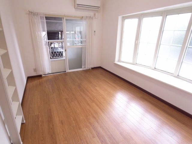 アミティエ山手の居間・リビング