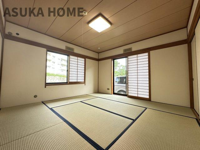 境木町 戸建ての和室|モダンでお洒落な和室は家の雰囲気を一変させます♪たまにはここでのお昼寝もよさそうですね。