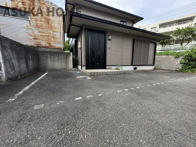 境木町 戸建ての駐車場|カースペース2台です。