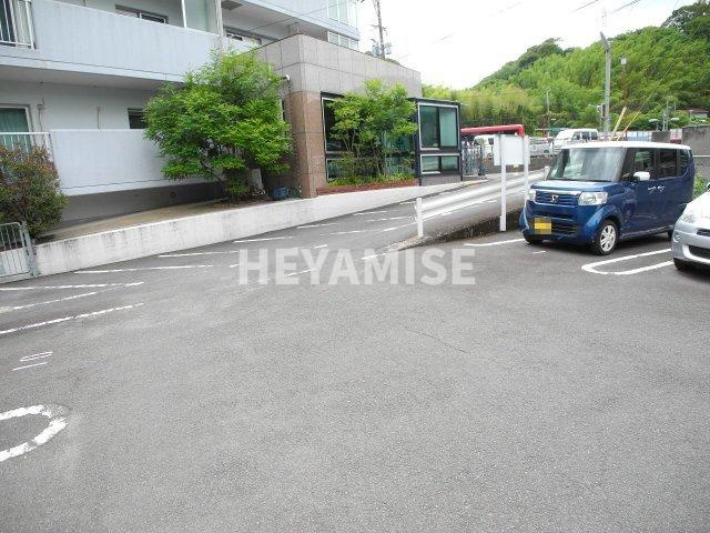 パーシモンテラスの駐車場