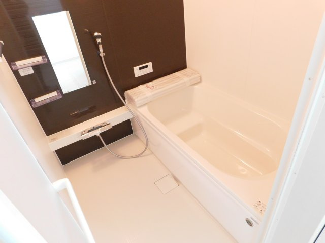 名古屋市北区北久手町の新築一戸建の浴室|◇浴室◇　　広い１坪サイズ・浴室暖房乾燥機・保温浴槽・追い焚き機能・ベンチ浴槽・エコシャワー・オートバス・バリアフリーバス・浴室窓あり